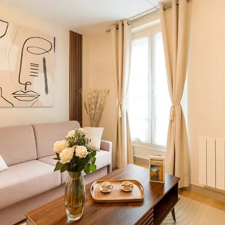 - Family For 4 * Paryż