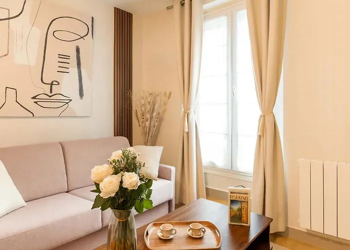 - Family For 4 * Paryż