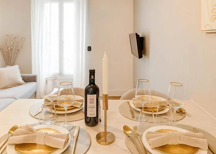 - Family For 4 Paryż